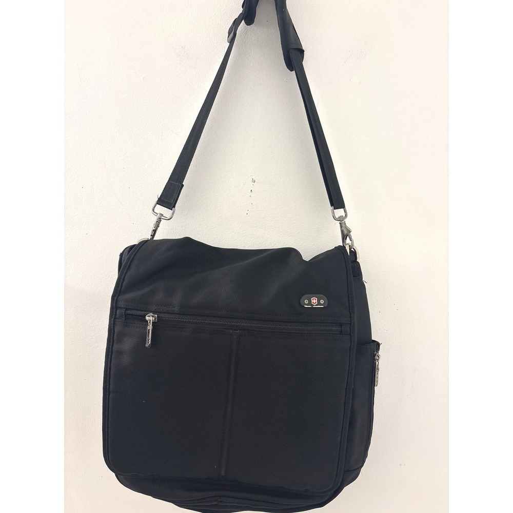 Victorinox Swiss Army Black Nylon Messenger Bag Laptop Crossbody Travel Case